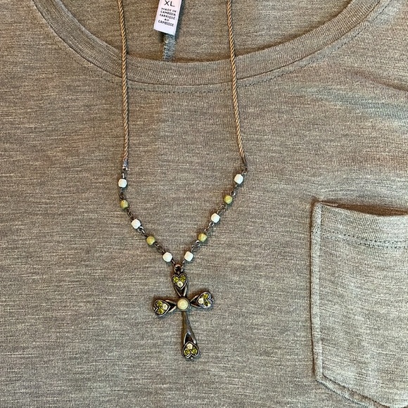 Beautiful Vintage Cross Necklace with Green Crystals and Beads. - Picture 10 of 10